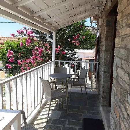 Aspasia * Λαύκος